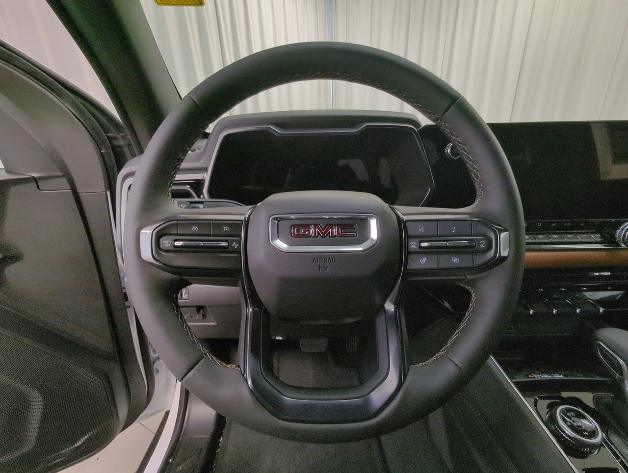 2025 GMC Canyon AT4-13