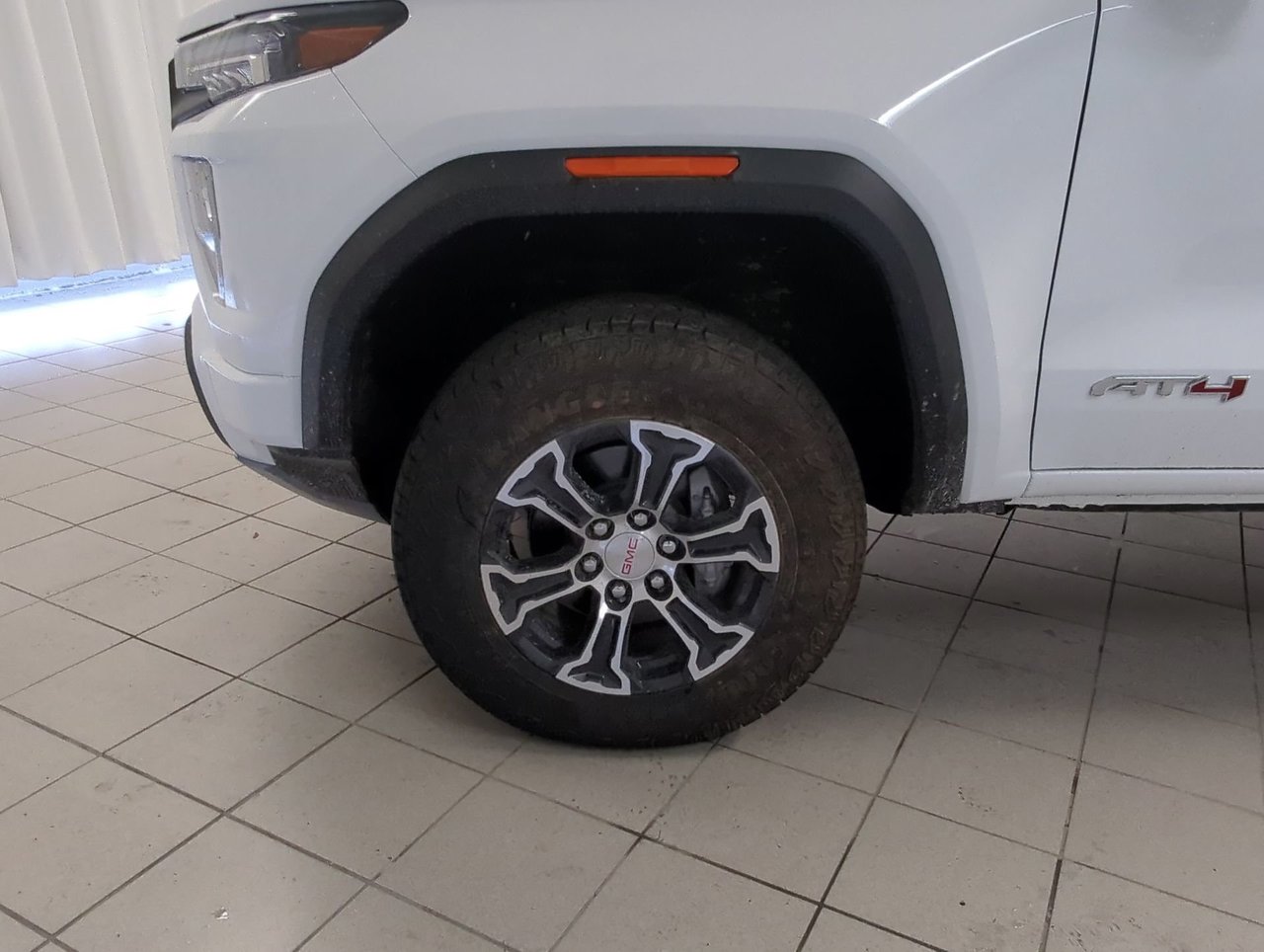 2025 GMC Canyon AT4-9