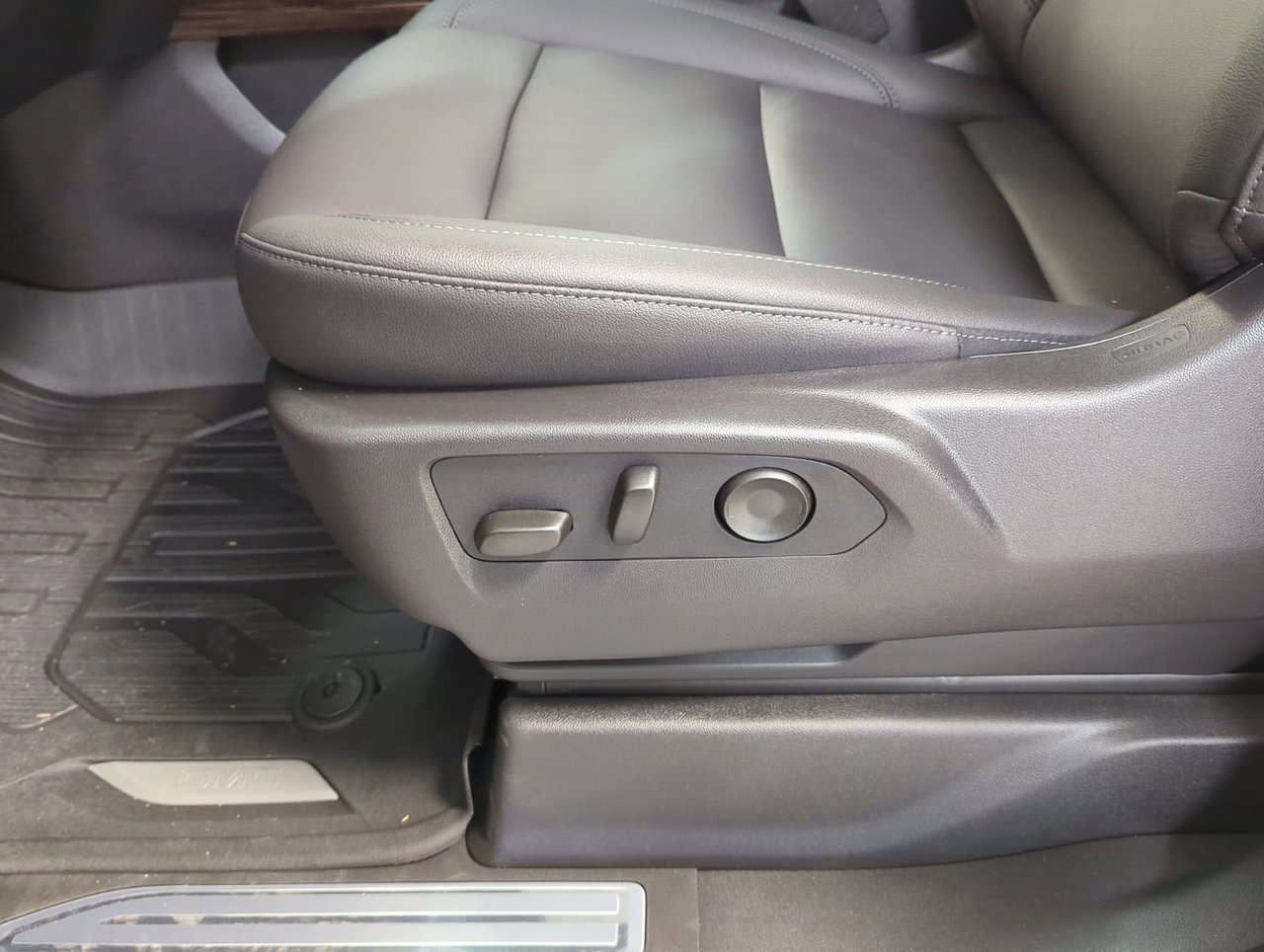 2026 GMC Sierra 1500 ELEVATION-11