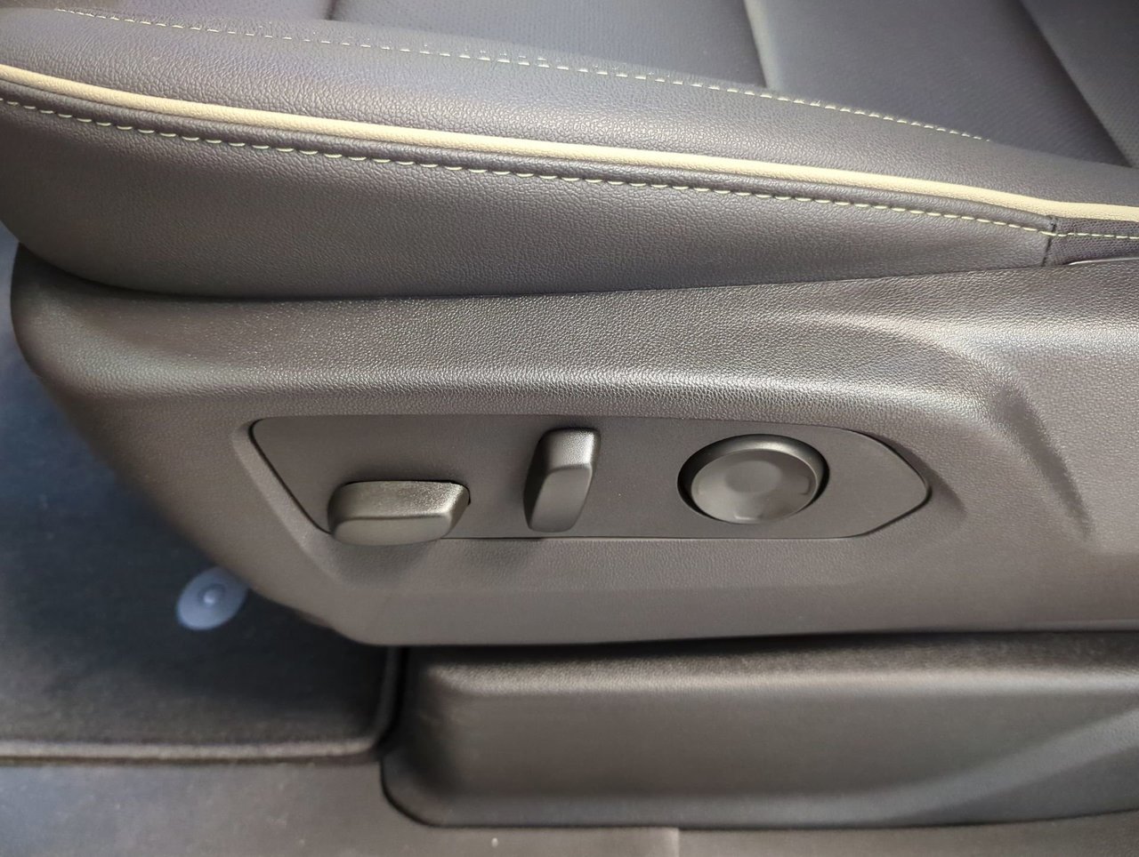 2025 GMC Yukon XL Elevation-11