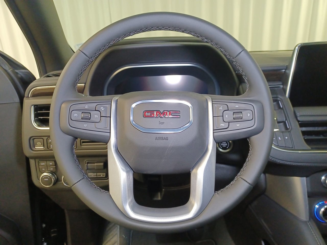 2024 GMC Yukon SLE-13