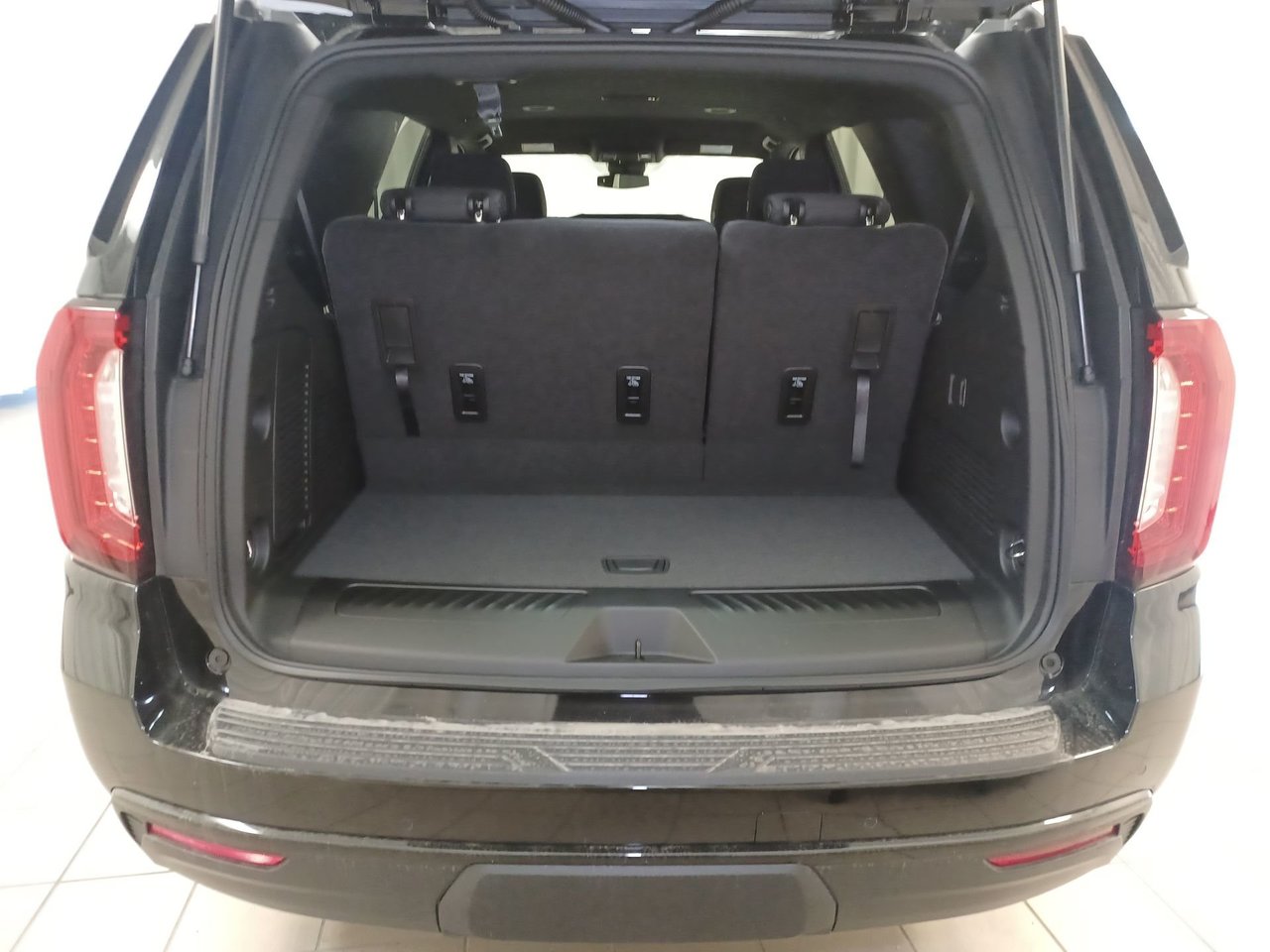 2024 GMC Yukon SLE-23