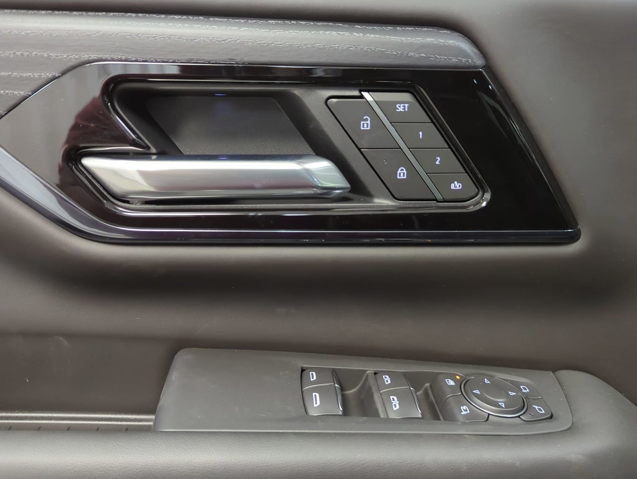 2025 GMC Yukon AT4 Ultimate-12