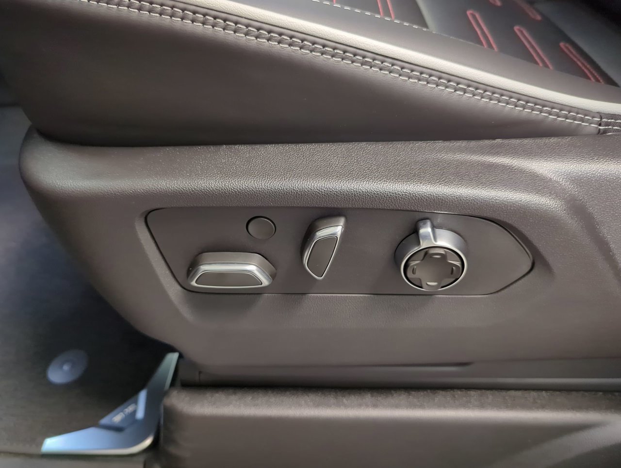 2025 GMC Yukon AT4 Ultimate-11