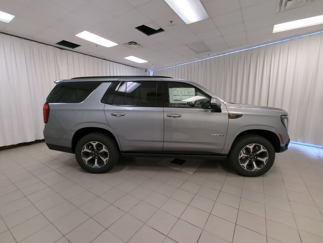 2025 GMC Yukon AT4 Ultimate-8