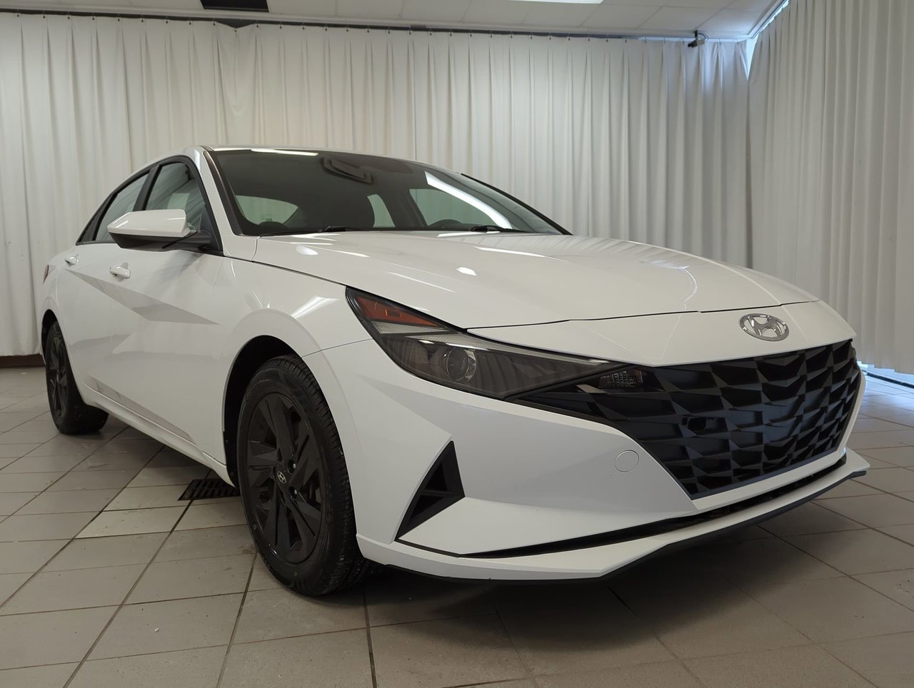2022 Hyundai Elantra Preferred-1