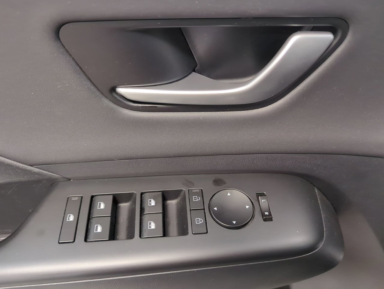 2024 Hyundai Kona Preferred-12