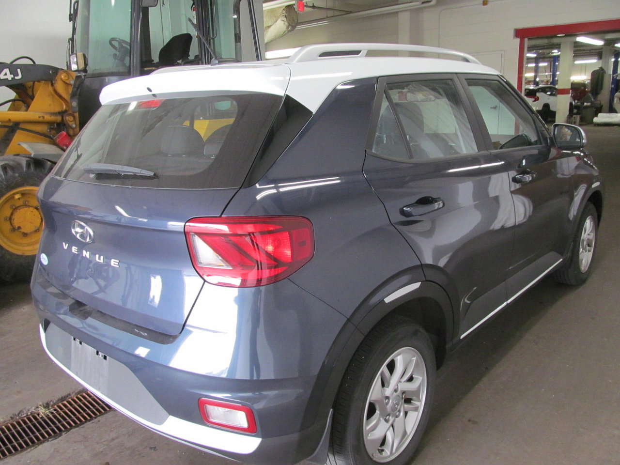 2023 Hyundai Venue Preferred-3