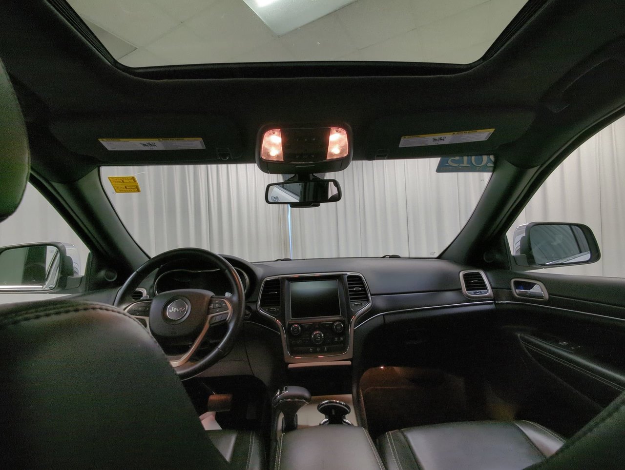 2015 Jeep Grand Cherokee Limited-21