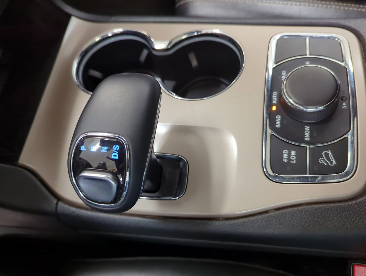 2015 Jeep Grand Cherokee Limited-19