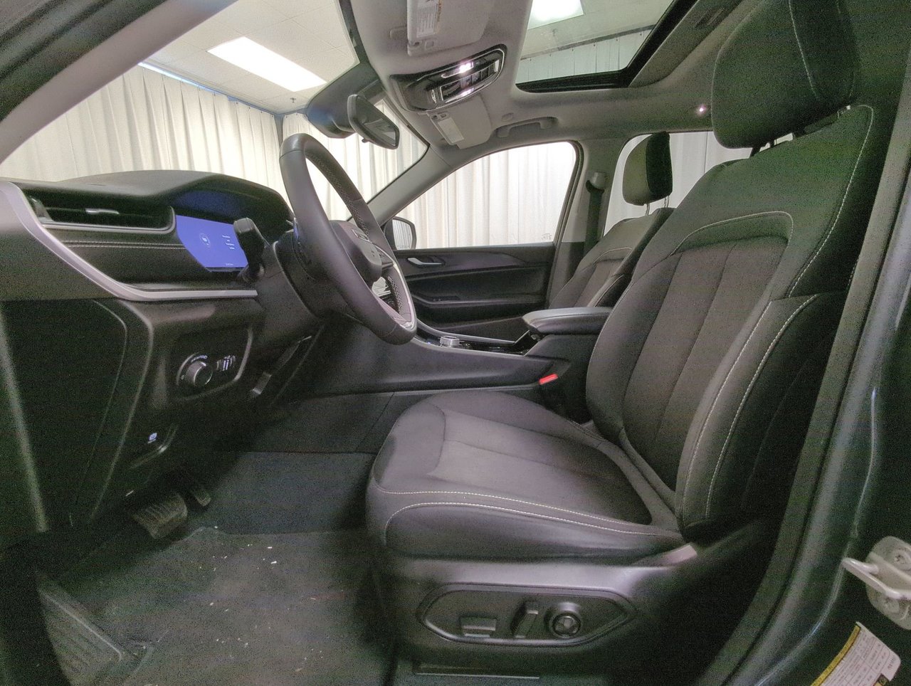 2023 Jeep Grand Cherokee Laredo-10