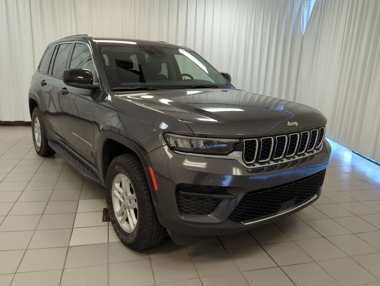 2023 Jeep Grand Cherokee Laredo-1