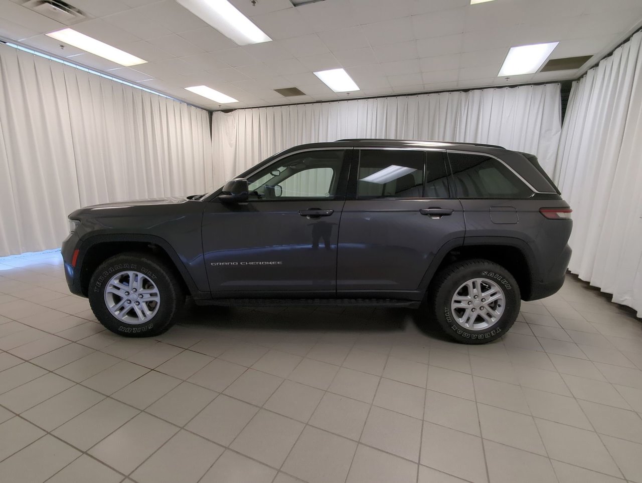 2023 Jeep Grand Cherokee Laredo-4