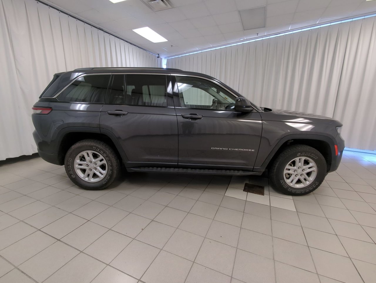 2023 Jeep Grand Cherokee Laredo-8