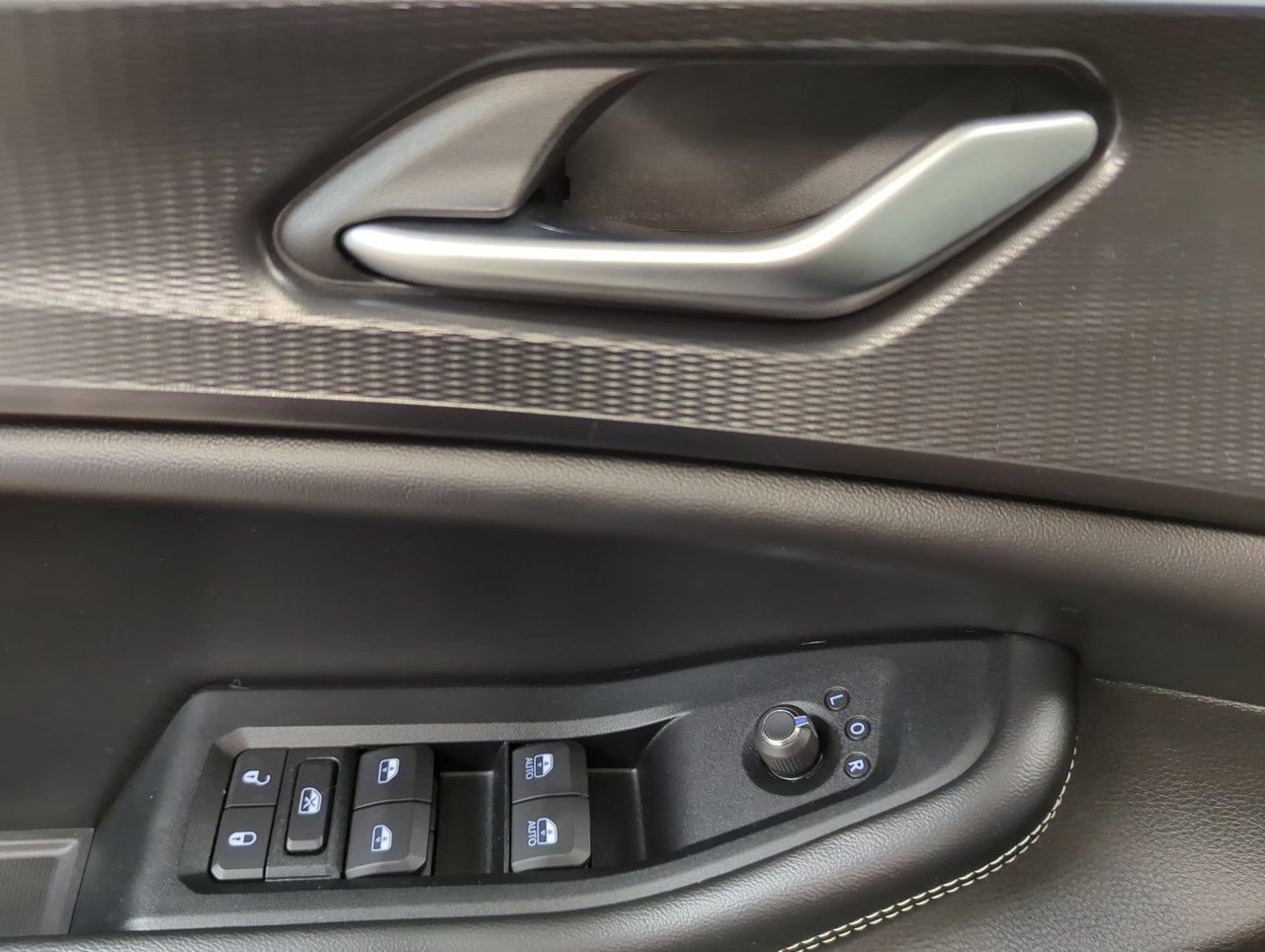 2023 Jeep Grand Cherokee Laredo-12