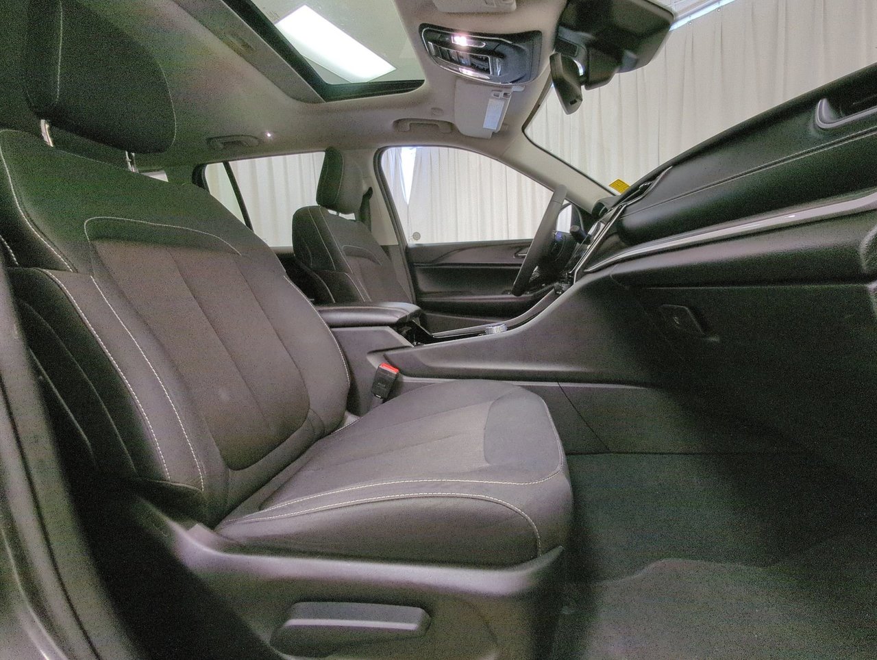 2023 Jeep Grand Cherokee Laredo-23