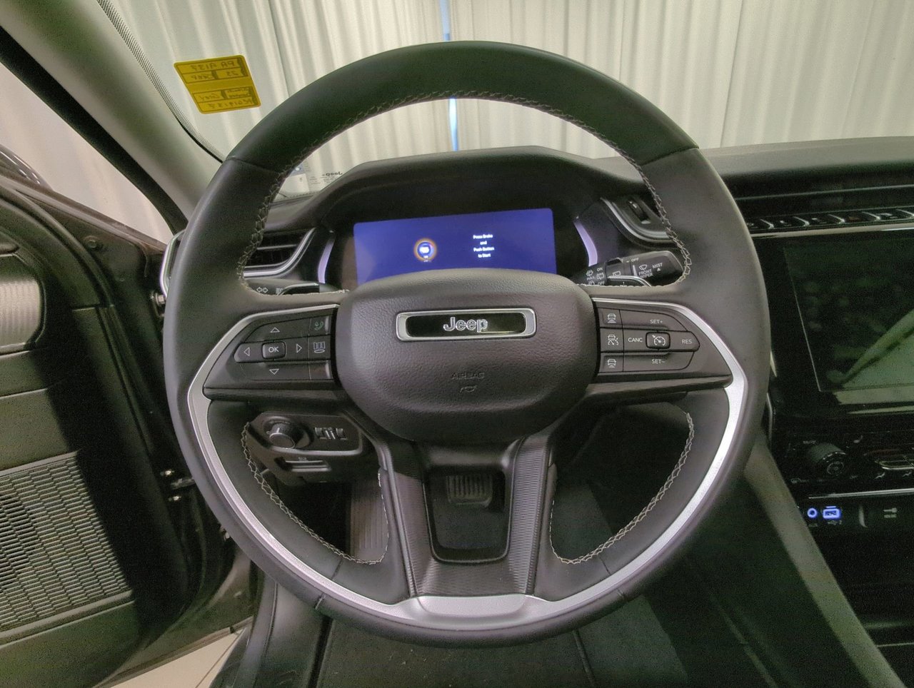 2023 Jeep Grand Cherokee Laredo-13