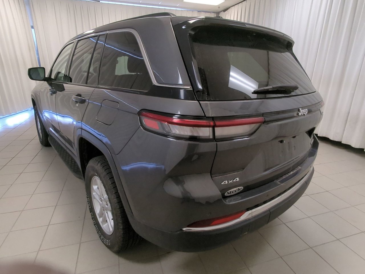 2023 Jeep Grand Cherokee Laredo-5