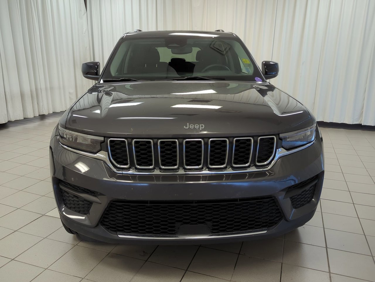 2023 Jeep Grand Cherokee Laredo-2