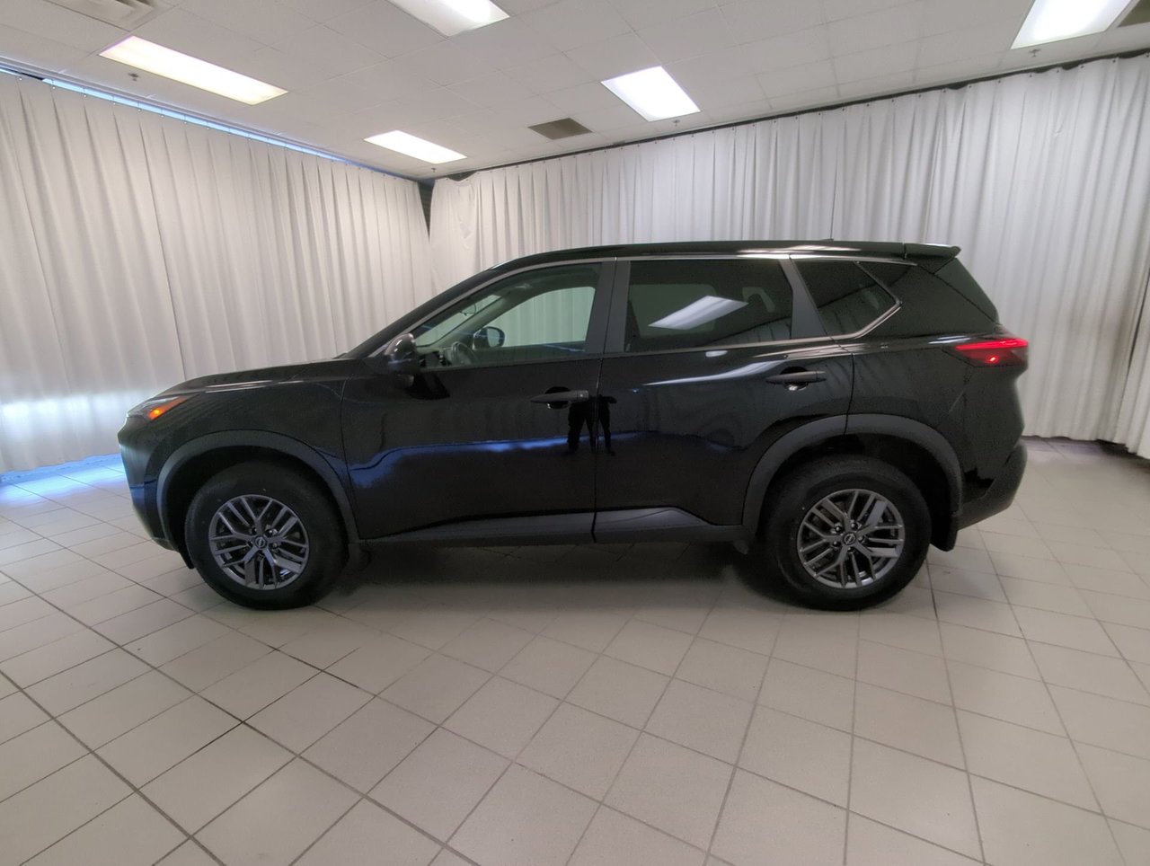 2023 Nissan Rogue S-4