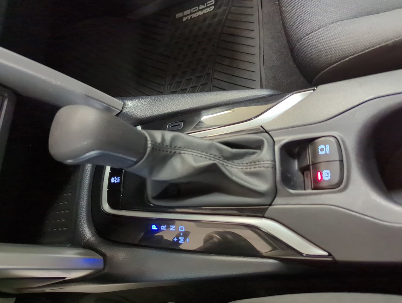 2023 Toyota Corolla Cross LE-18