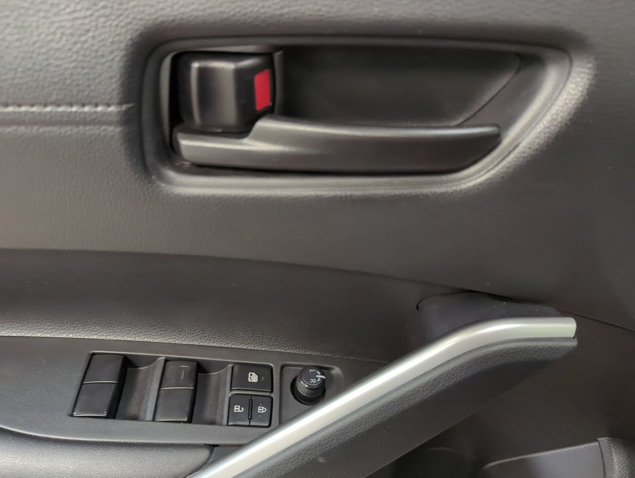 2023 Toyota Corolla Cross LE-12