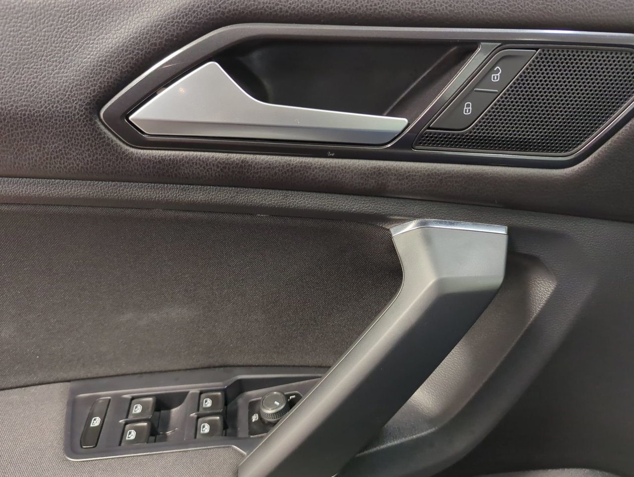 2018 Volkswagen Tiguan Trendline-12