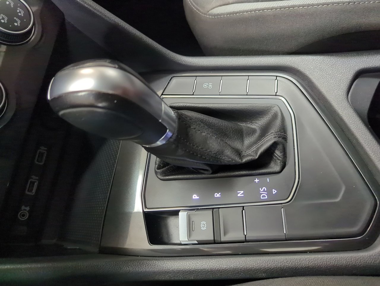 2018 Volkswagen Tiguan Trendline-18