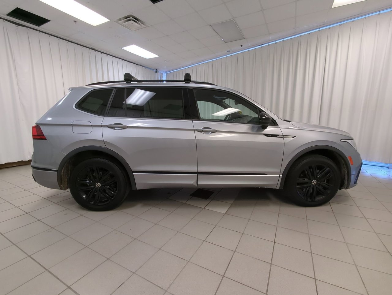 2022 Volkswagen Tiguan Comfortline R-Line Black Edition-8