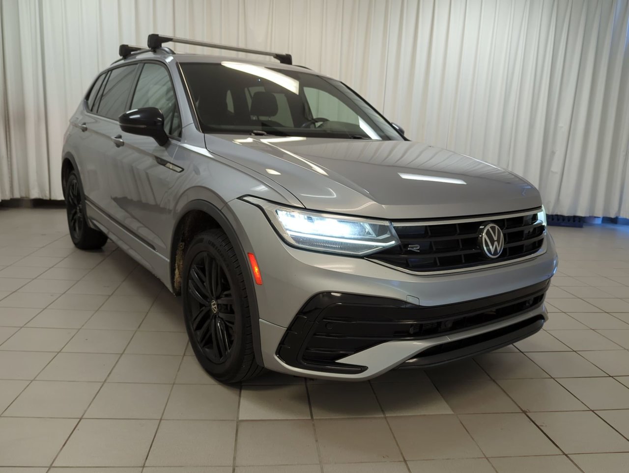2022 Volkswagen Tiguan Comfortline R-Line Black Edition-1