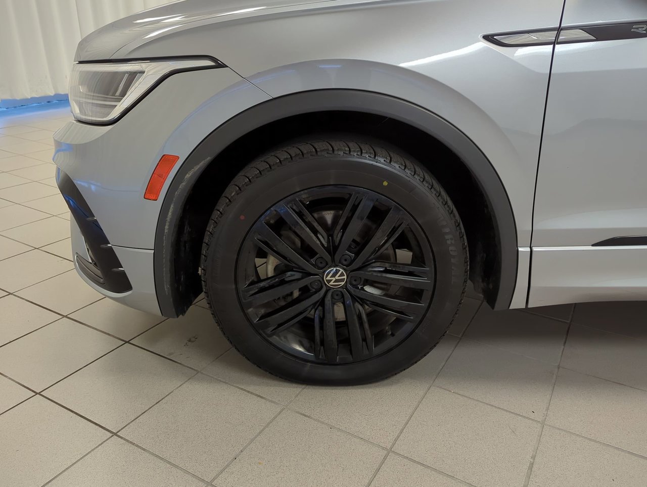 2022 Volkswagen Tiguan Comfortline R-Line Black Edition-9