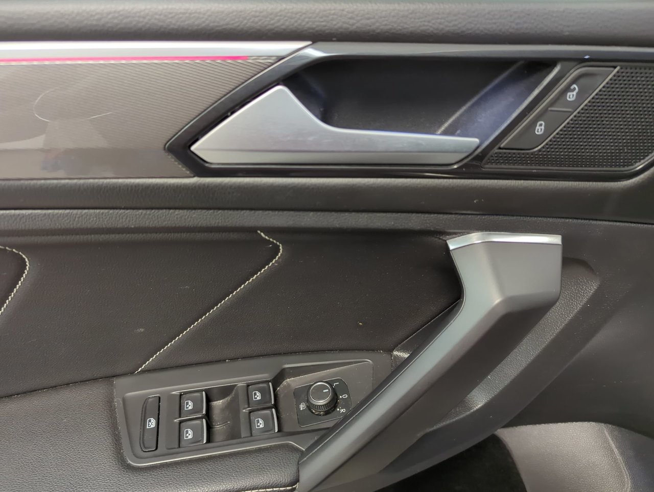 2022 Volkswagen Tiguan Comfortline R-Line Black Edition-12