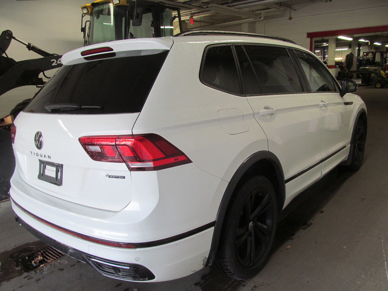 2023 Volkswagen Tiguan Comfortline R-Line Black Edition-3