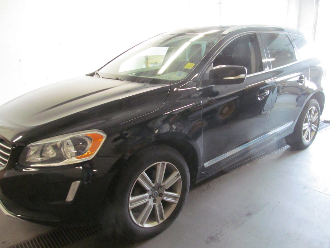2017 Volvo XC60 T6 Drive-E Premier-1