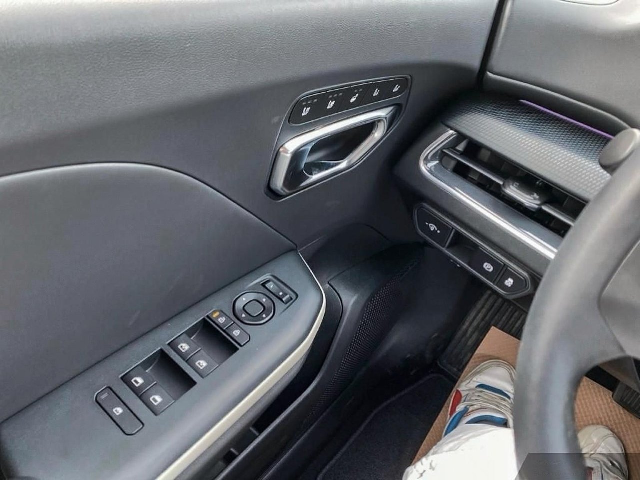 2025 Kia K4 GT-Line Turbo Limited-10