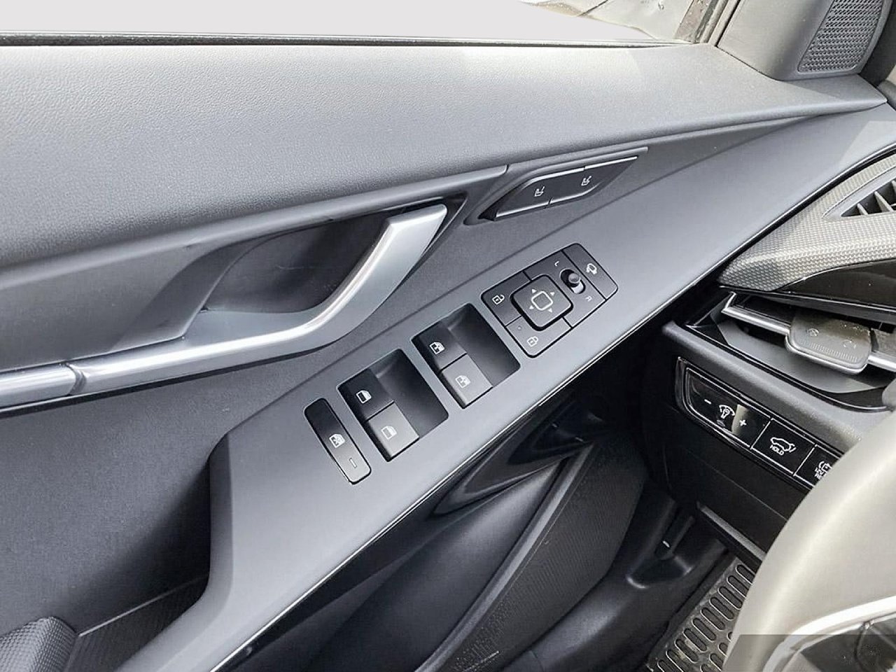 2025 Kia Niro HEV SX-10