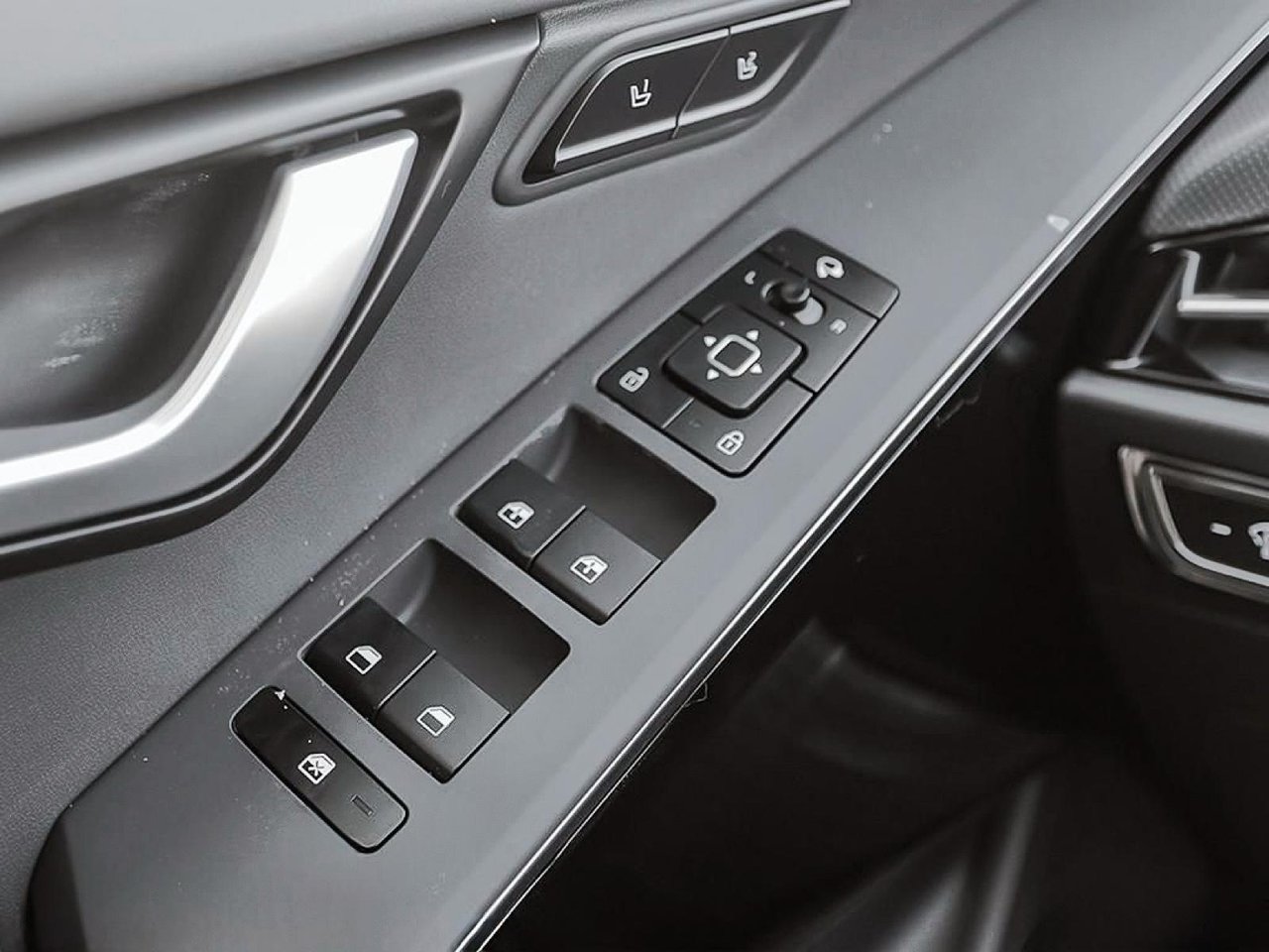 2025 Kia Niro HEV SX-10