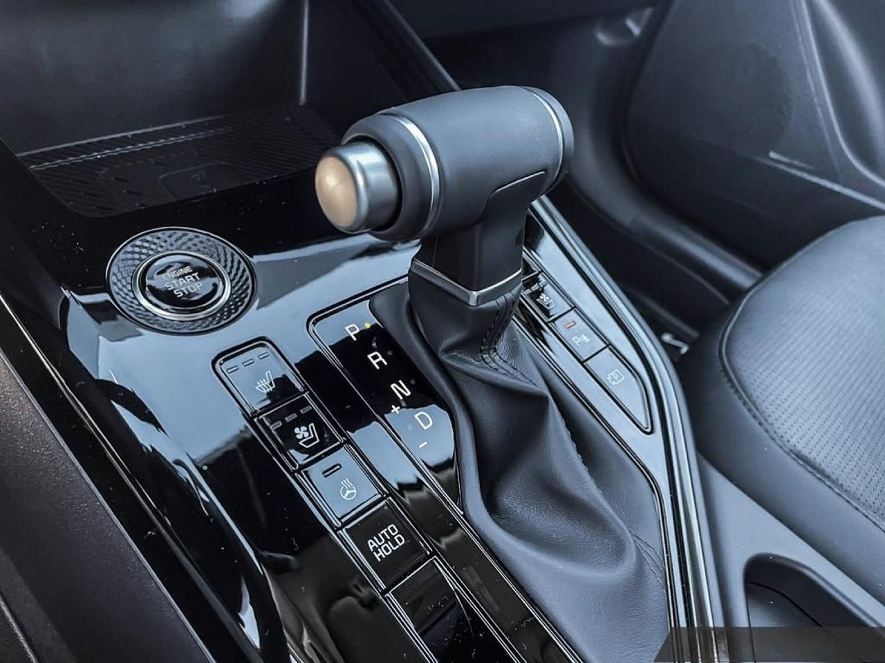 2025 Kia Niro HEV SX-14