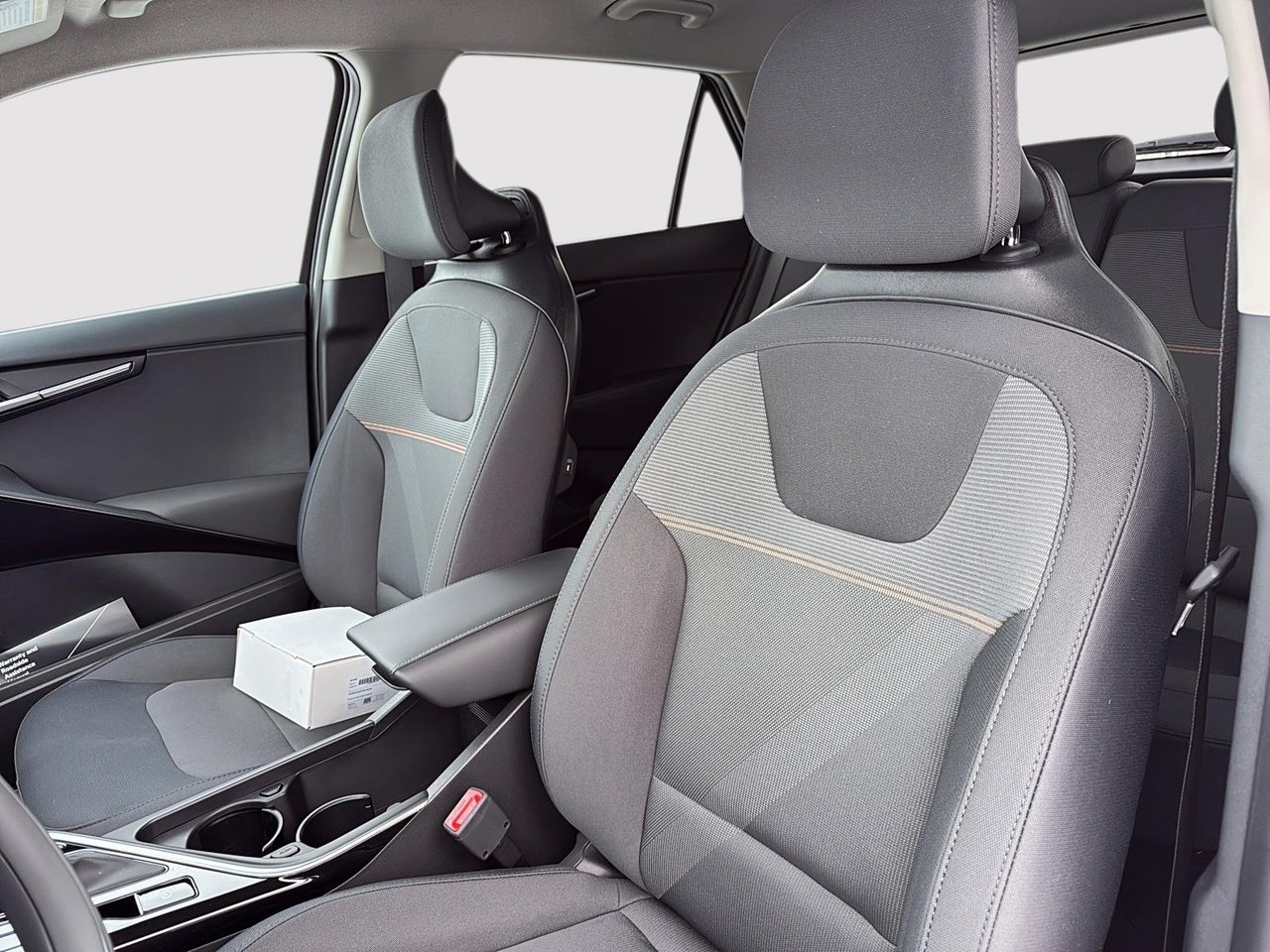 2026 Kia Niro HEV LX-8