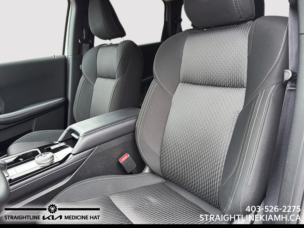 2025 Mitsubishi Outlander ES-8