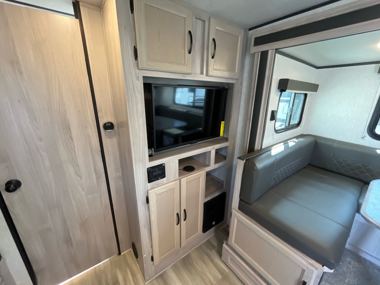 2021 Coachmen Northern Spirit DLX SBT2145RBX-16