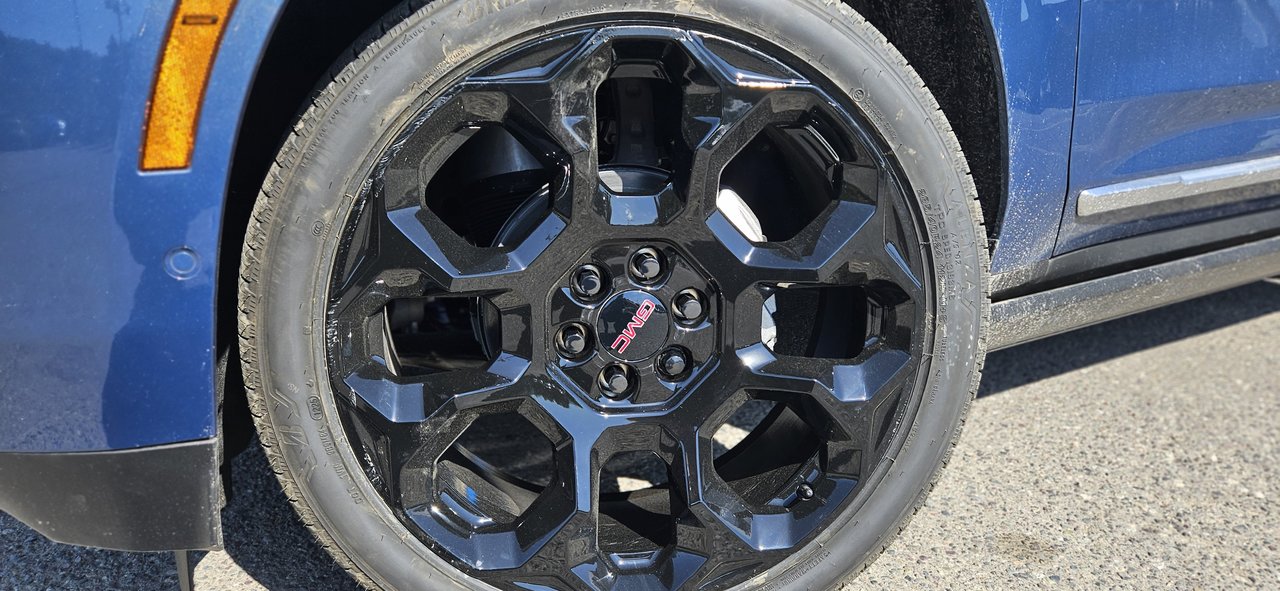 2025 GMC Yukon Denali-14