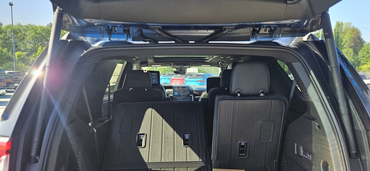 2025 GMC Yukon Denali-12