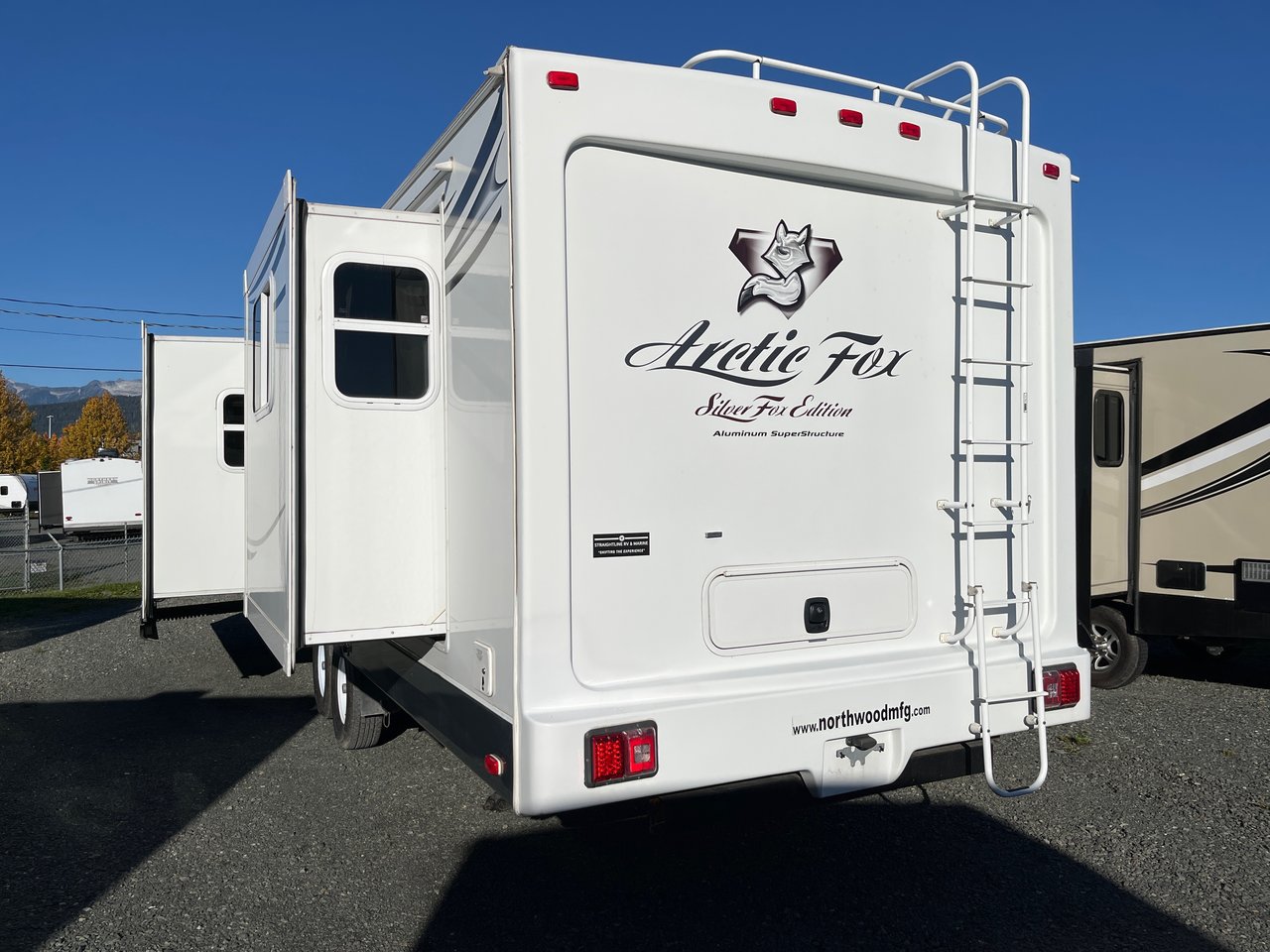 2012 NORTHWOOD ARCTIC FOX 29L-15