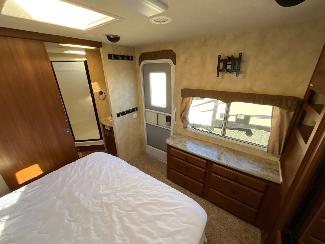 2012 NORTHWOOD ARCTIC FOX 29L-25