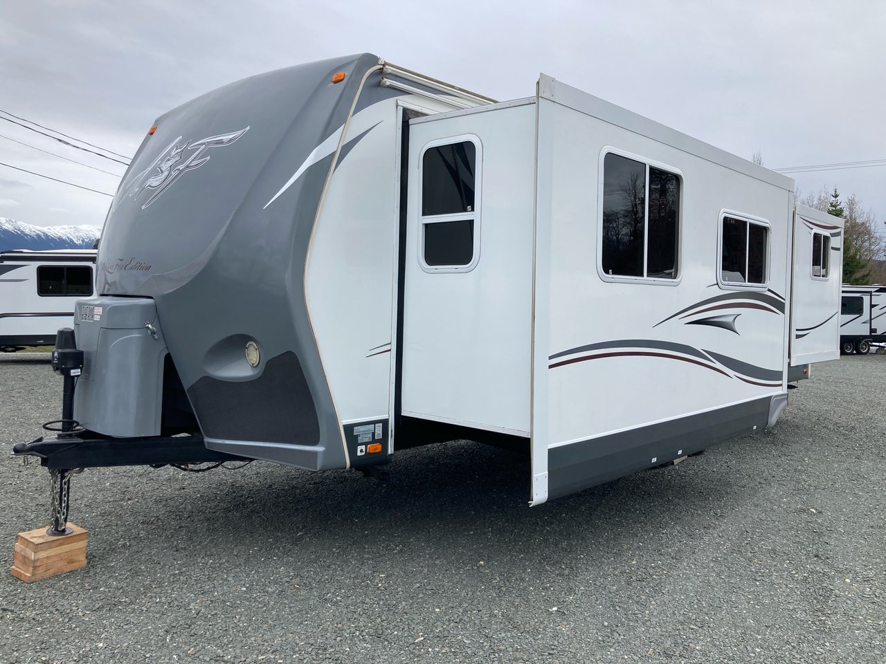 2012 NORTHWOOD ARCTIC FOX 29L-0