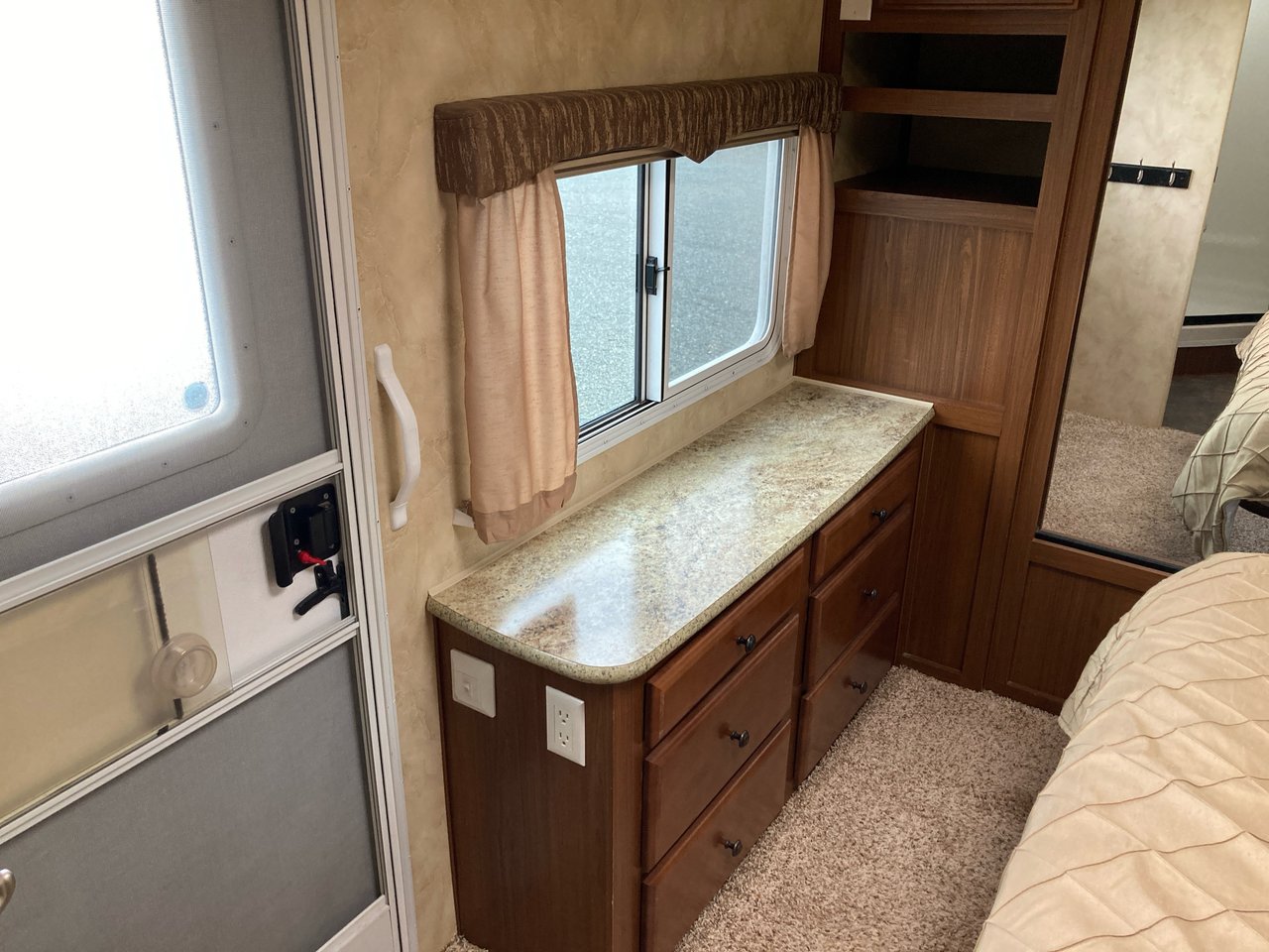 2012 NORTHWOOD ARCTIC FOX 29L-11