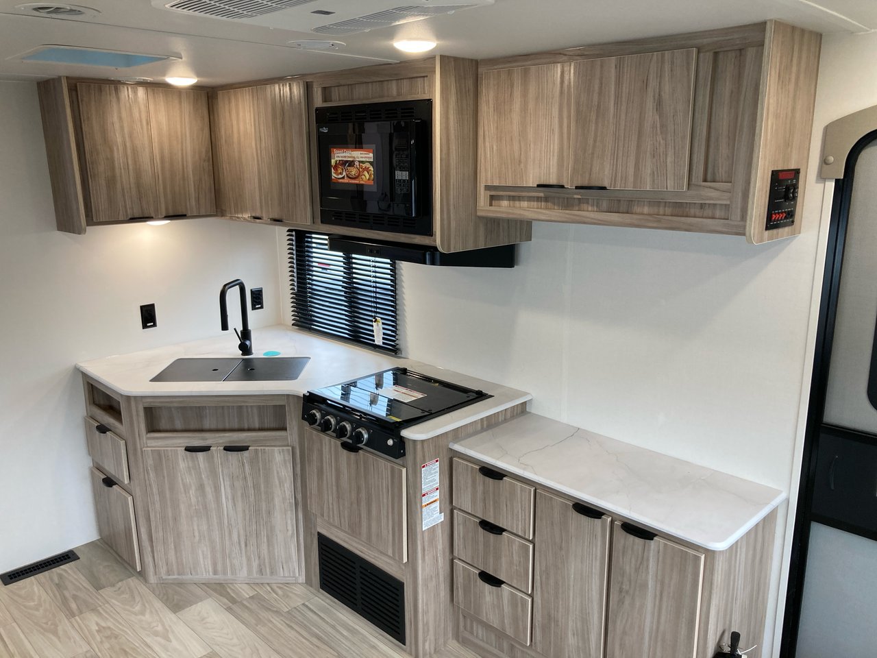 2025 Winnebago Access 26RL-9