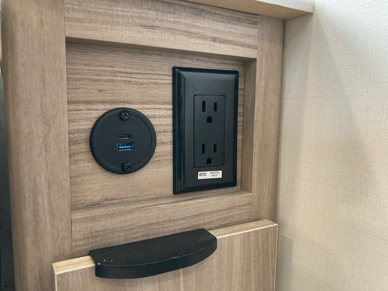 2025 Winnebago Access 26RL-16