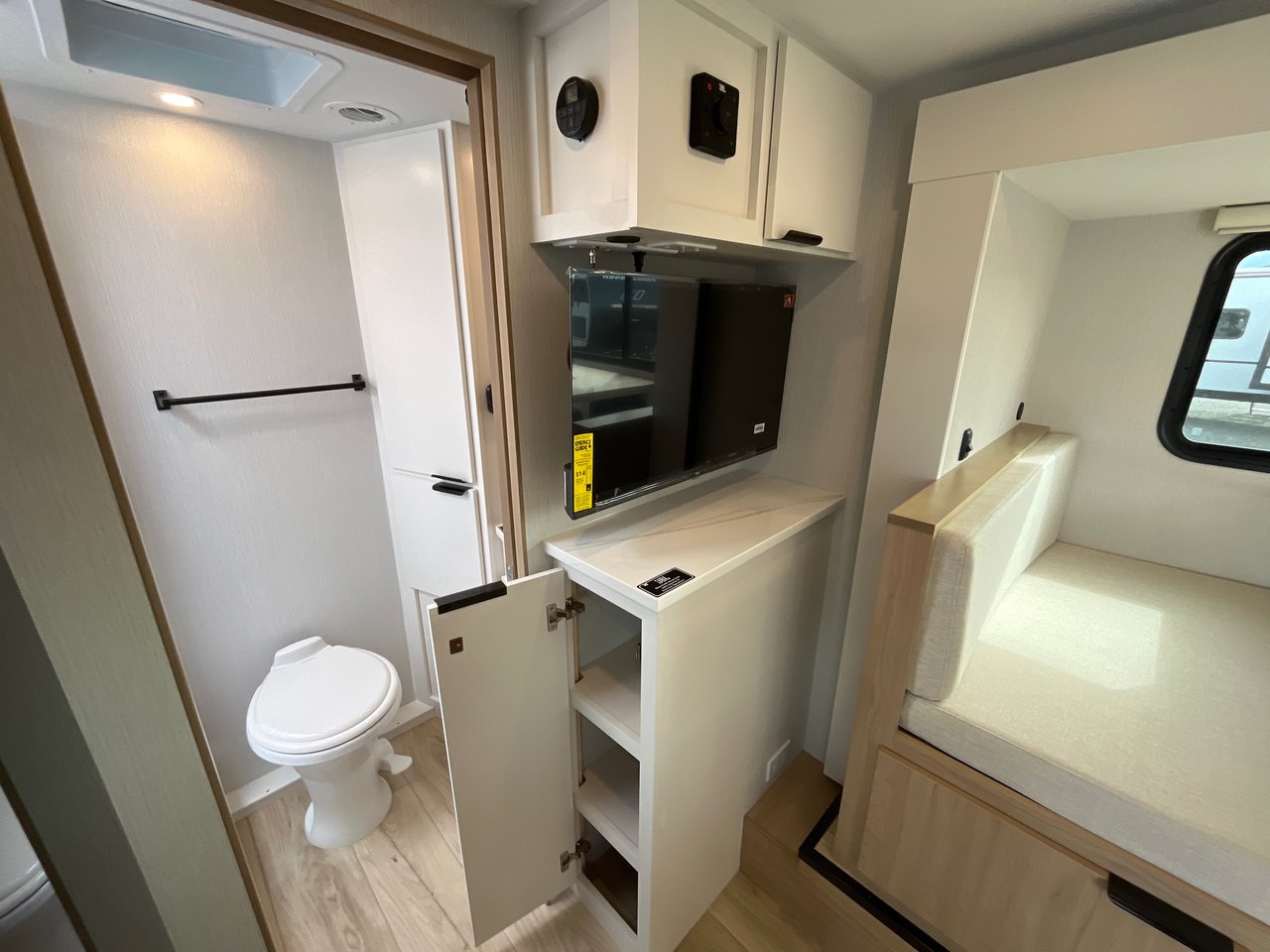 2026 Winnebago MICRO MINNIE 2108DS-13